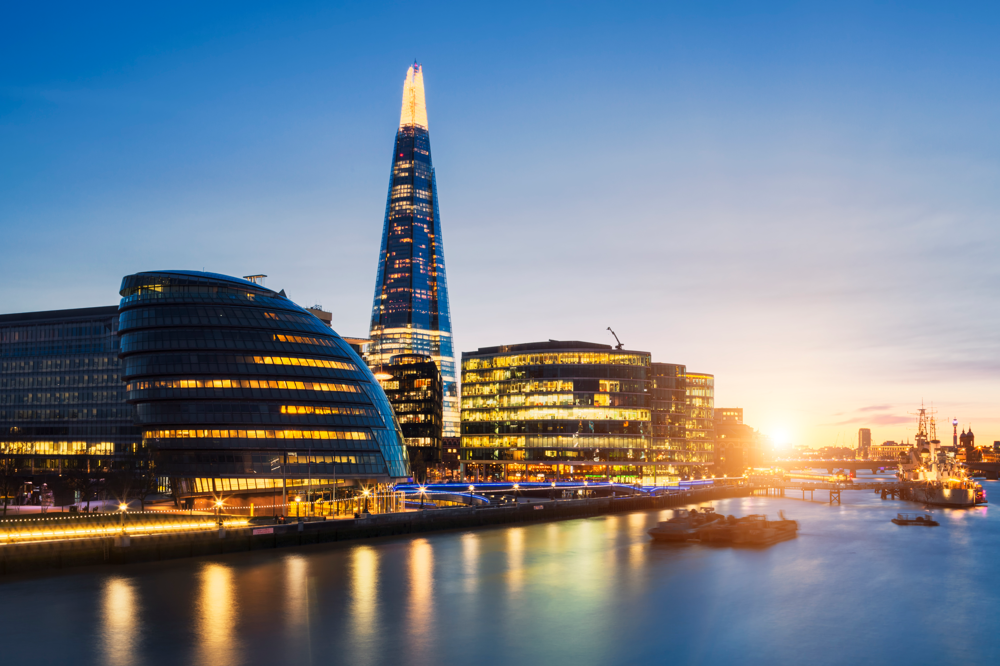 The Rise of Fintech Startups: A Comprehensive Guide for Aspiring Entrepreneurs Thriving London skyline